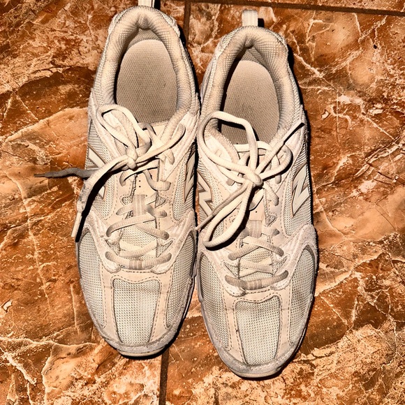 NEW BALANCE
WOMEN'S 530 SNEAKER - Picture 2 of 5